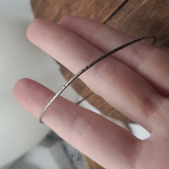 B2018 silver tone celtic thin slider bracelet - Picture 2 of 2